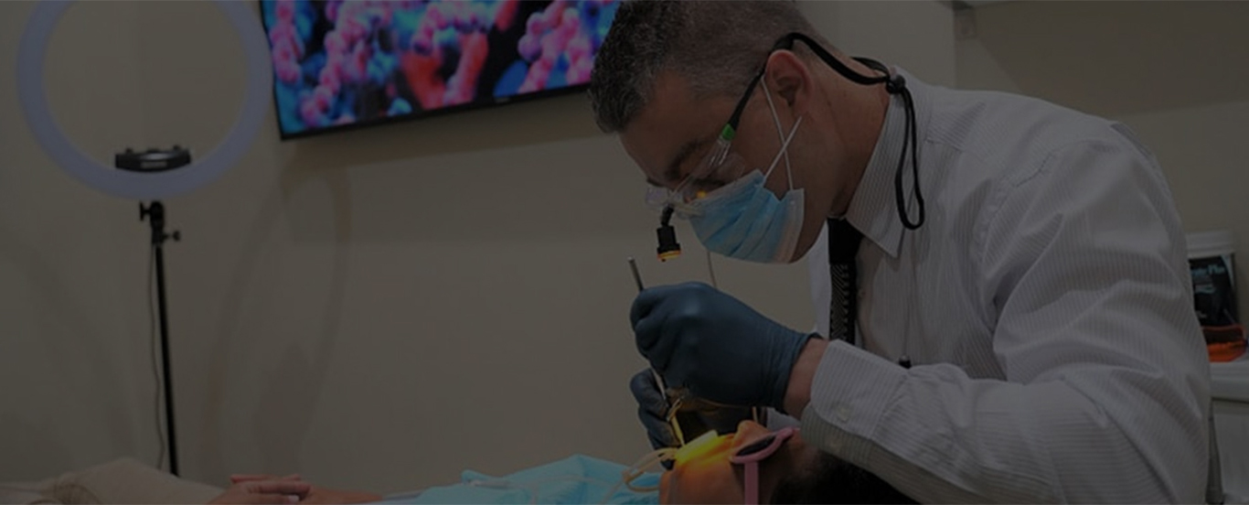 wisdom-tooth-pain-4-stages-healing-process-banner What Should A Tooth Extraction Look Like When Healing